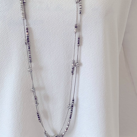 Jewelry - Silvertone double layer necklace